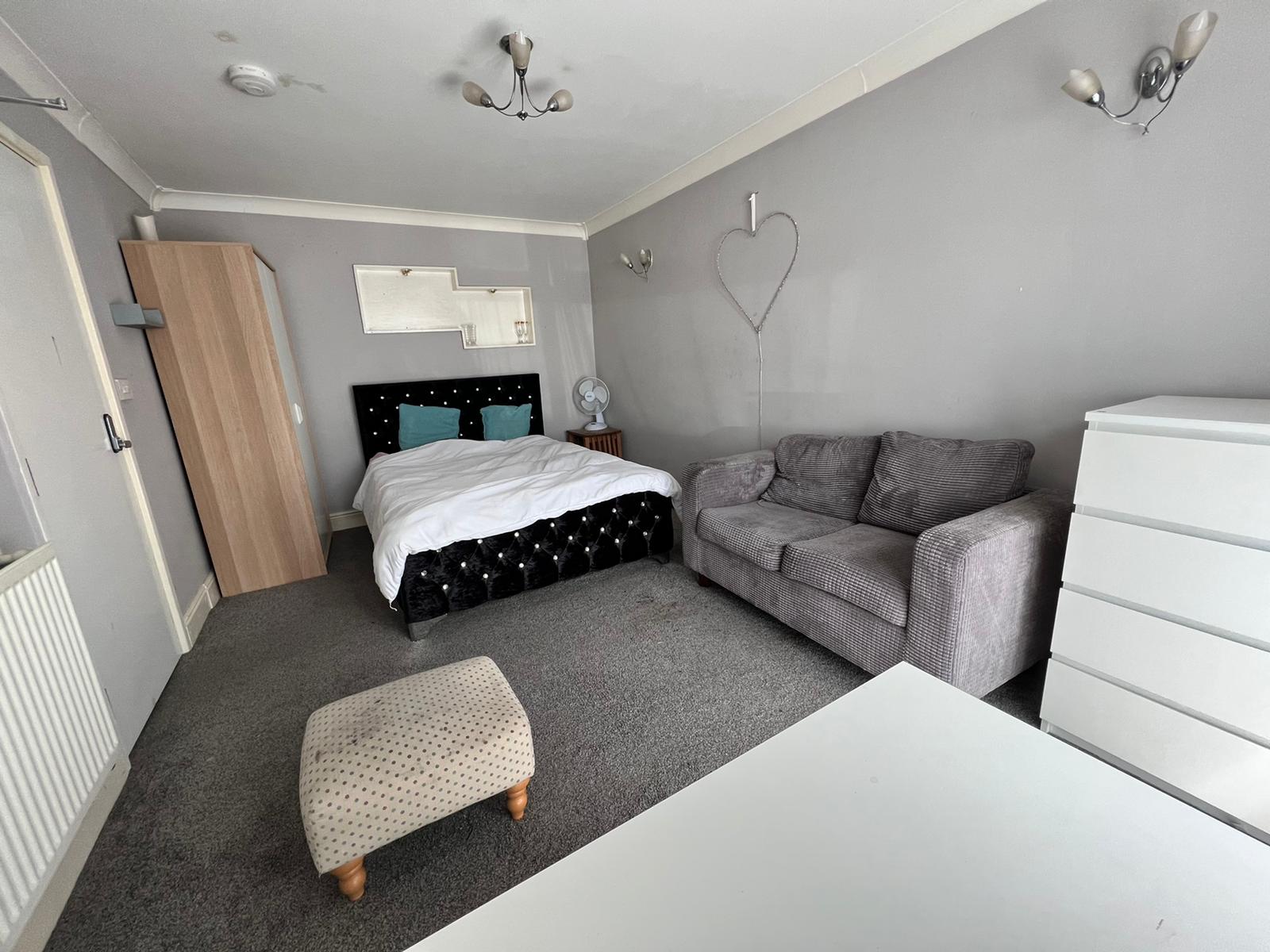 Double room in a women only house, Small Heath photo 3