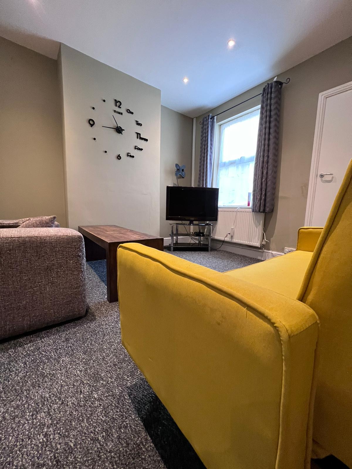 Double Room in Yardley B25 photo 1