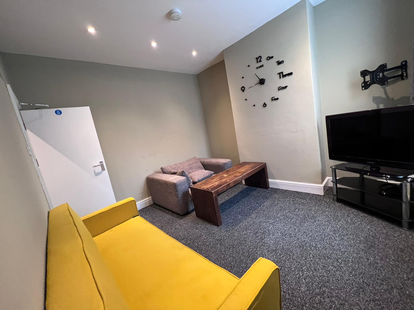Double Room in Yardley B25 photo 2