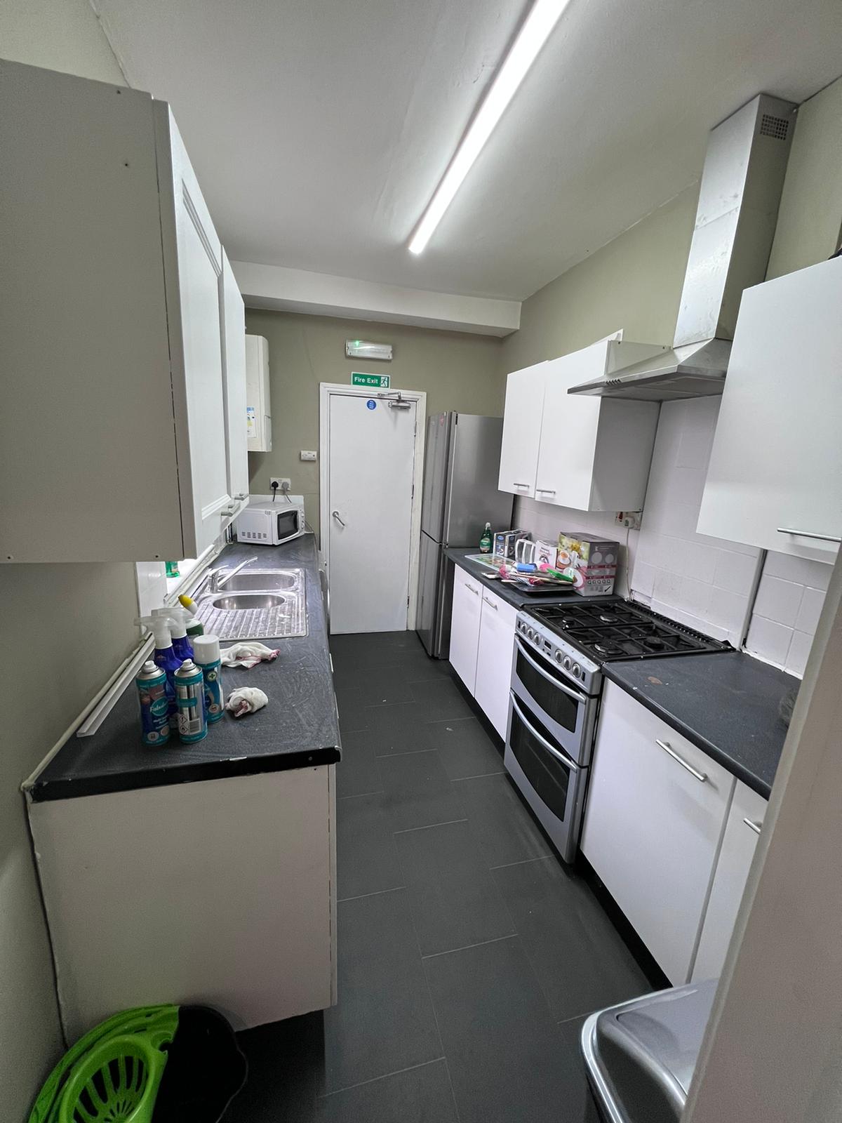 Double Room in Yardley B25 photo 3