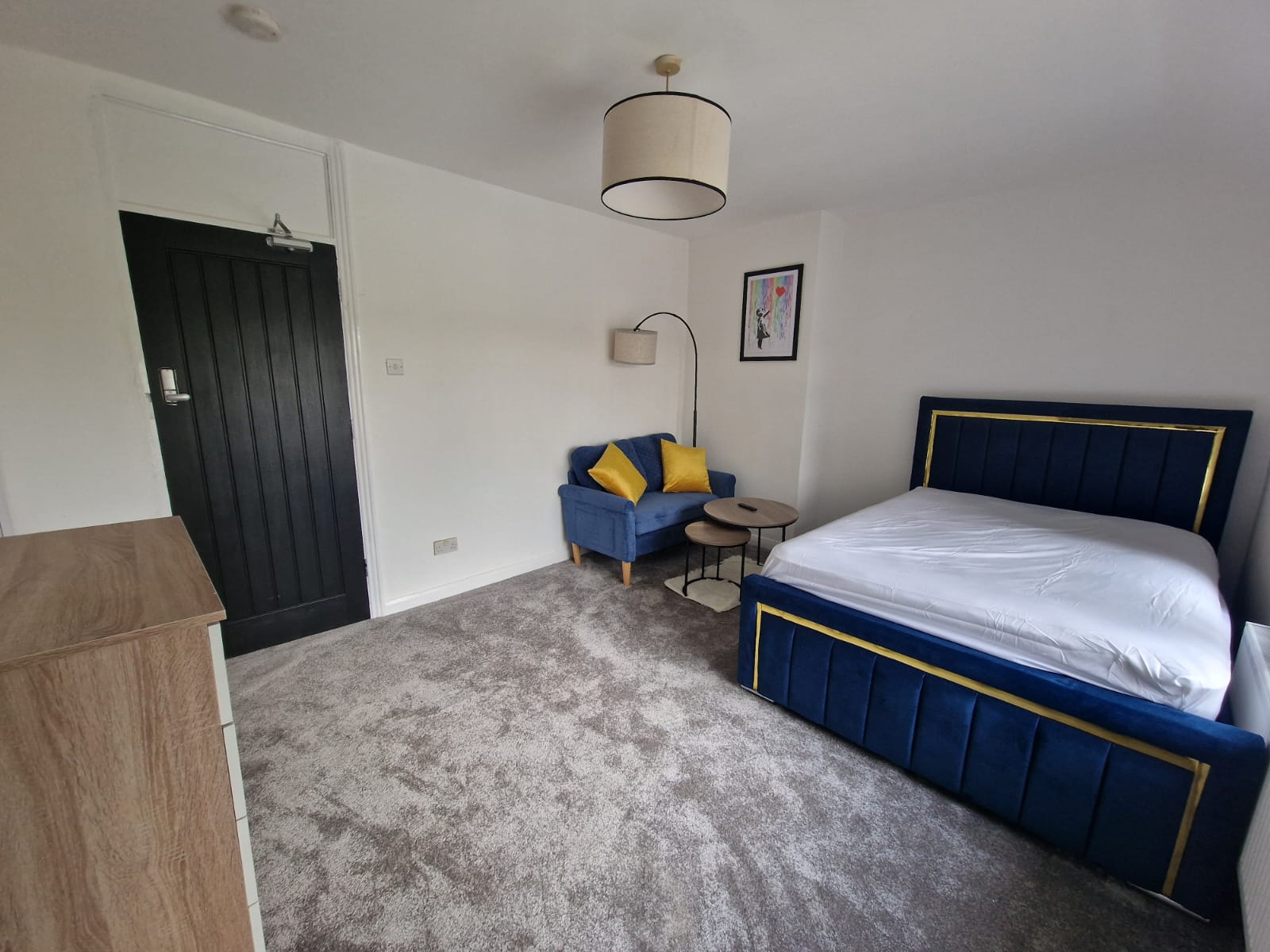 Stunning double room in a beautiful Yardley Wood home photo 1