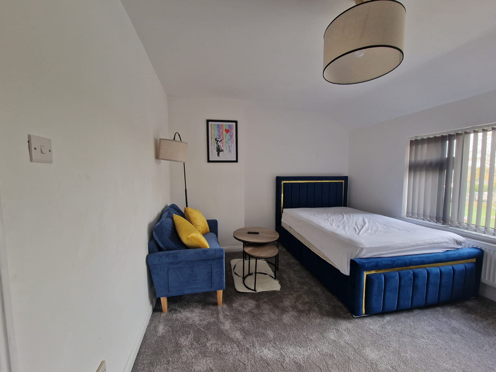 Stunning double room in a beautiful Yardley Wood home photo 2