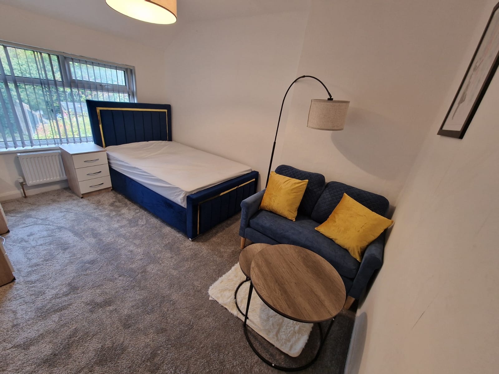 Stunning double room in a beautiful Yardley Wood home photo 3