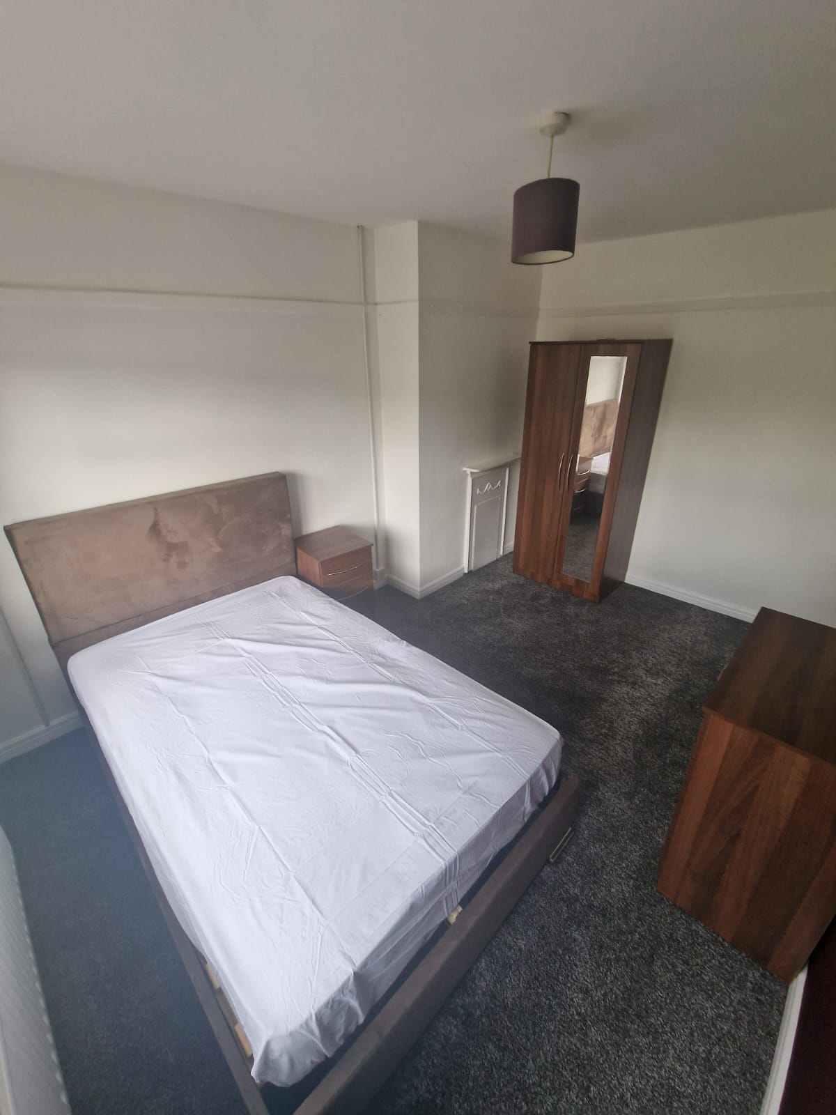 Double room with garden and open plan living, Rednal photo 1